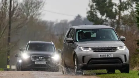 BAV MEDIA/GEOFF ROBINSON PHOTOGRAPHY Police vehicles arriving at Sandringham 
