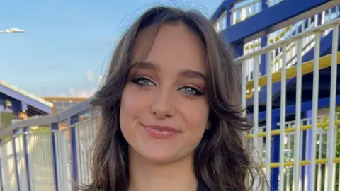 Jasmine Lowe/BBC Jess Carrison 