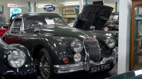 Jaguary XK150