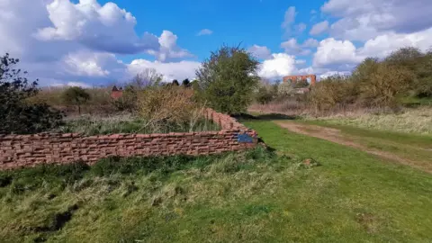 Save the Brogborough Ringwork  Ruins of The Round House