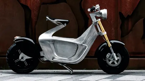 Stillfold A futuristic looking steel bike frame 