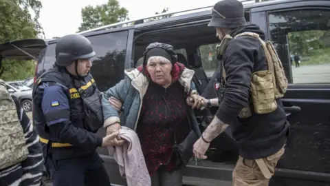 Getty Images Ukrainians evacuate civilians from Vovchansk