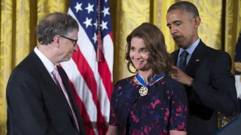 EPA US President Barack Obama awards Bill and Melinda Gates the Presidential Medal of Freedom