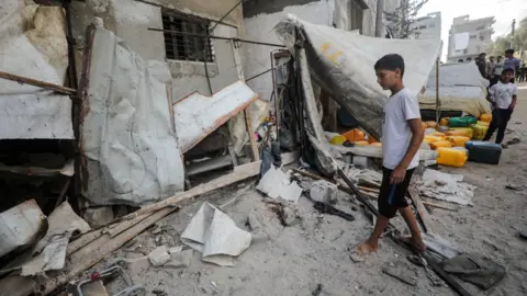 7002ed70-60e6-11f0-a40e-a1af2950b220.jpg After the end of Israeli, Gaza's father's crisis kills the boy 'Sip's search'