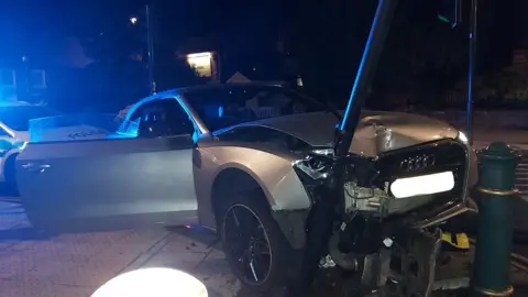 Essex Police Car crashed into traffic light