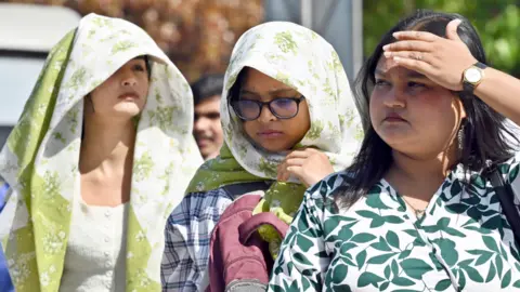 Getty Images Three women in hot weather in India