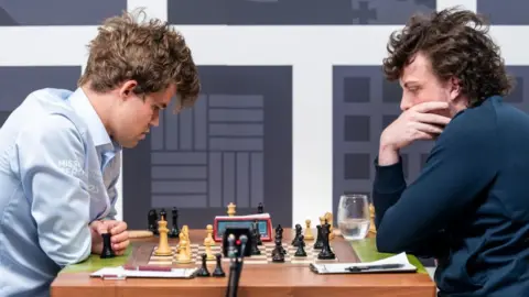Saint Louis Chess Club/Crystal Fuller Magnus Carlsen (left) and Hans Niemann