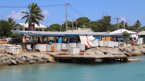 Tonga facing up to rising sea levels - BBC News