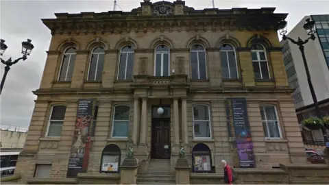 Google Huddersfield Town Hall