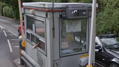 Google Warburton Toll Bridge booth