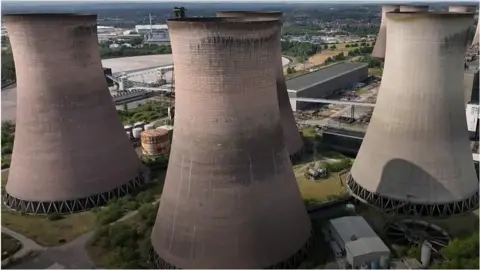 Cooling towers at Fiddler's Ferry power station