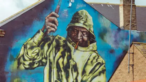 Chris Pepper Mural of fisherman, Hessle Road