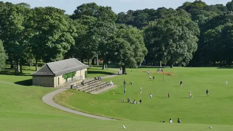 Stephen Craven/Geograph Roundhay Park