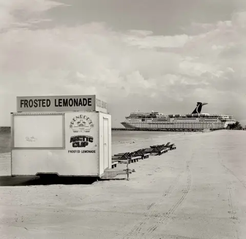 Barry Lewis A lemonade stand on Miami Beach