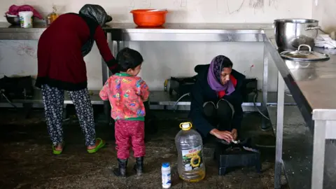 AFP Women cooking at Oinofyta refugee camp, north of Athens, 13 Mar 17