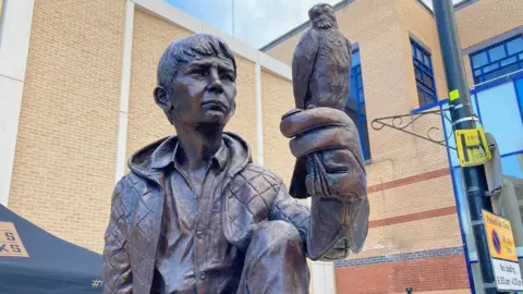 BBC Statue of Billy Casper, Barnsley