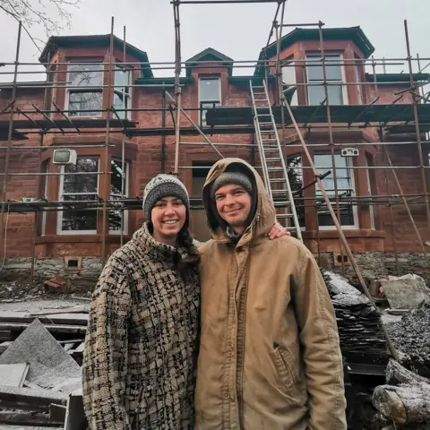 @whathavewedunoon Claire and Cal