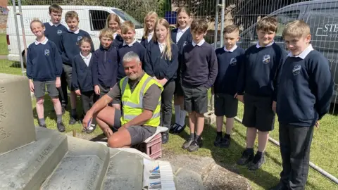 Ann Cam Primary School pupils with stone mason