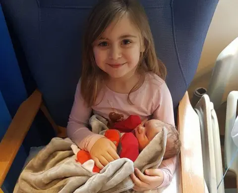 Hannah Jones "One of the most overwhelmingly emotional times of my life": Hannah Jones remembering her daughter meeting baby Oscar last year