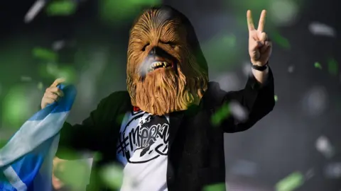 Getty Images Lewis Capaldi in a Chewbacca mask