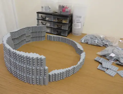 Brick to the Past Lego broch