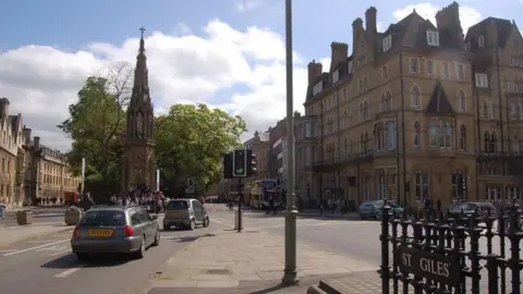 Roger Davies St Giles loos