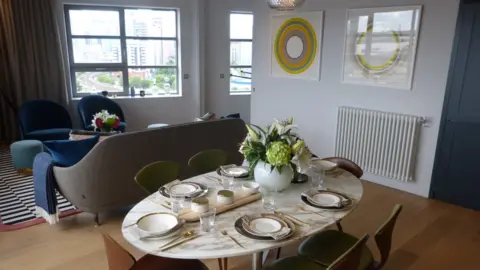 flat, London City Island