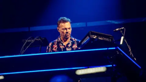 Strong Island / Victorious Festival Pete Tong on stage