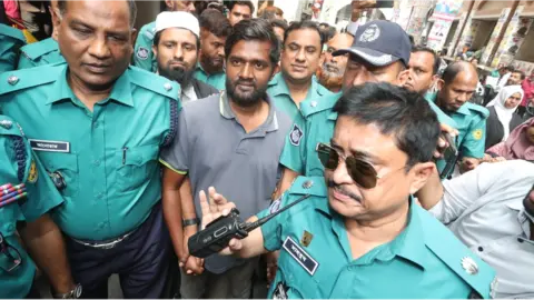 Sazid Hossain Journalist Shams being taken to Jail