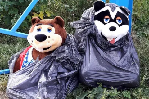 Pleasurewood Hills Woody Bear and Ronnie the Raccoon