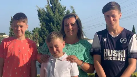 Tracy Felstead Tracy Felstead with sons Harrison, Ethan and Austen