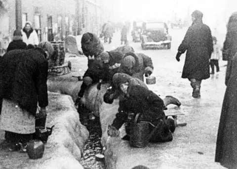 In pictures: Russia marks end of Leningrad WW2 siege