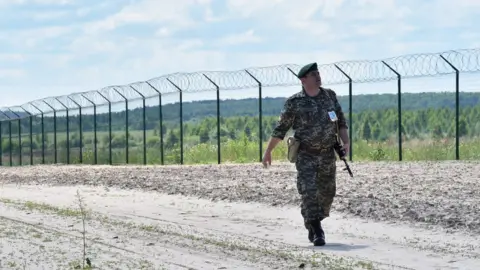 AFP Chernihiv border fence, 2015