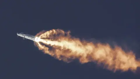 SpaceX Starship in flight