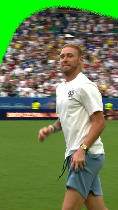 Jason Steele runs to stage to join England squad to collect medal at 2026 World Cup third place final.
