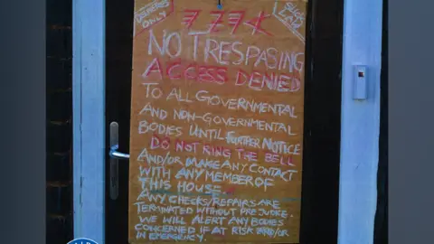 West Midlands Police A ample  motion   connected  a beforehand   doorway  which reads "no trespasing, entree  denied to each  governmental and non-governmental bodies until further notice. Do not ringing  the doorbell  and/or marque   interaction  with immoderate  subordinate   of this house. Any checks/repairs are terminated without prejudice. We volition  alert immoderate  bodies acrophobic   if astatine  hazard  and/or successful  emergency"