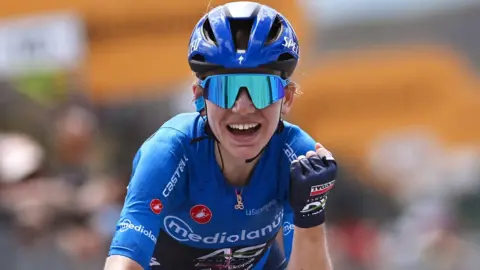 Sarah Gigante celebrates winning the seventh stage of the women's Giro