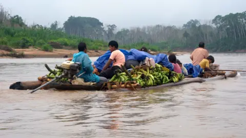 Boat on the Maniqui River, loaded with people and plantains