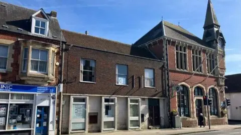 Tom Hannam The current frontage of the bank. It is a sunny day.