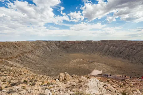 Getty Images Foto Kawah Barringer di Arizona, AS dibentuk oleh meteorit sekitar 50m di seluruh yang melanda 50.000 tahun yang lalu