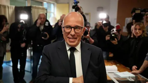 AFP Eric Ciotti votes 