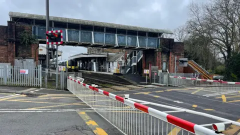 Farnham station level crossing