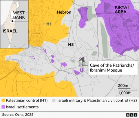 Map showing the centre of the city of Hebron, in the occupied West Bank, including the H1 and H2 areas, Israeli settlements, and the Cave of the Patriarchs/Ibrahimi Mosque