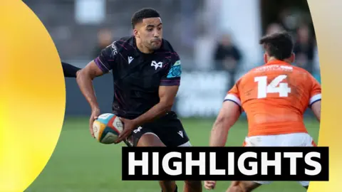 Keelan Giles of Ospreys makes a break against Edinburgh in the United Rugby Championship 