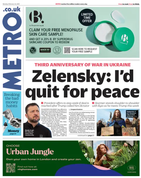 The beforehand   leafage   of the Metro newspaper