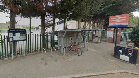 Google Maps Marlow train station where the payphone is located