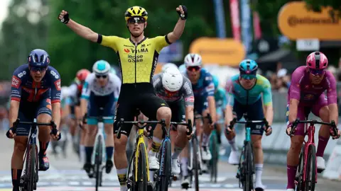 Olav Kooij  celebrates winning stage 12 of the Giro d'Italia 
