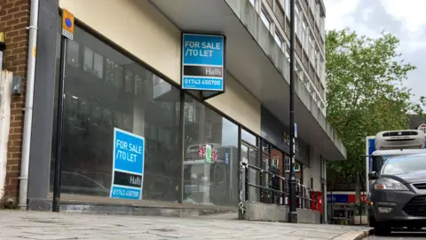 Vacant store in town centre