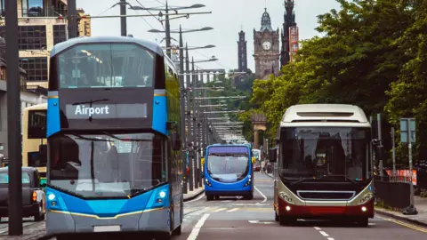 Getty Images Buses in Princes Street, Edinburgh