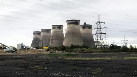 Tim Daley/BBC The decommissioned coal-fired Ferrybridge C power station near Knottingley, West Yorkshire.